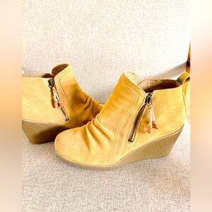 Sperry women’s leather wedge booties